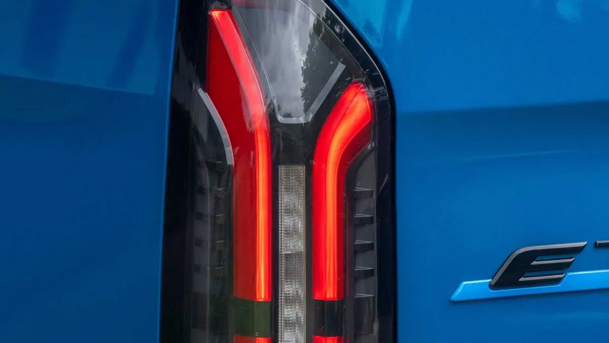 Ford E-Transit Custom Furgone e Transit custom V710 320 64kWh 218cv Trend L1H1 d.cab (15)