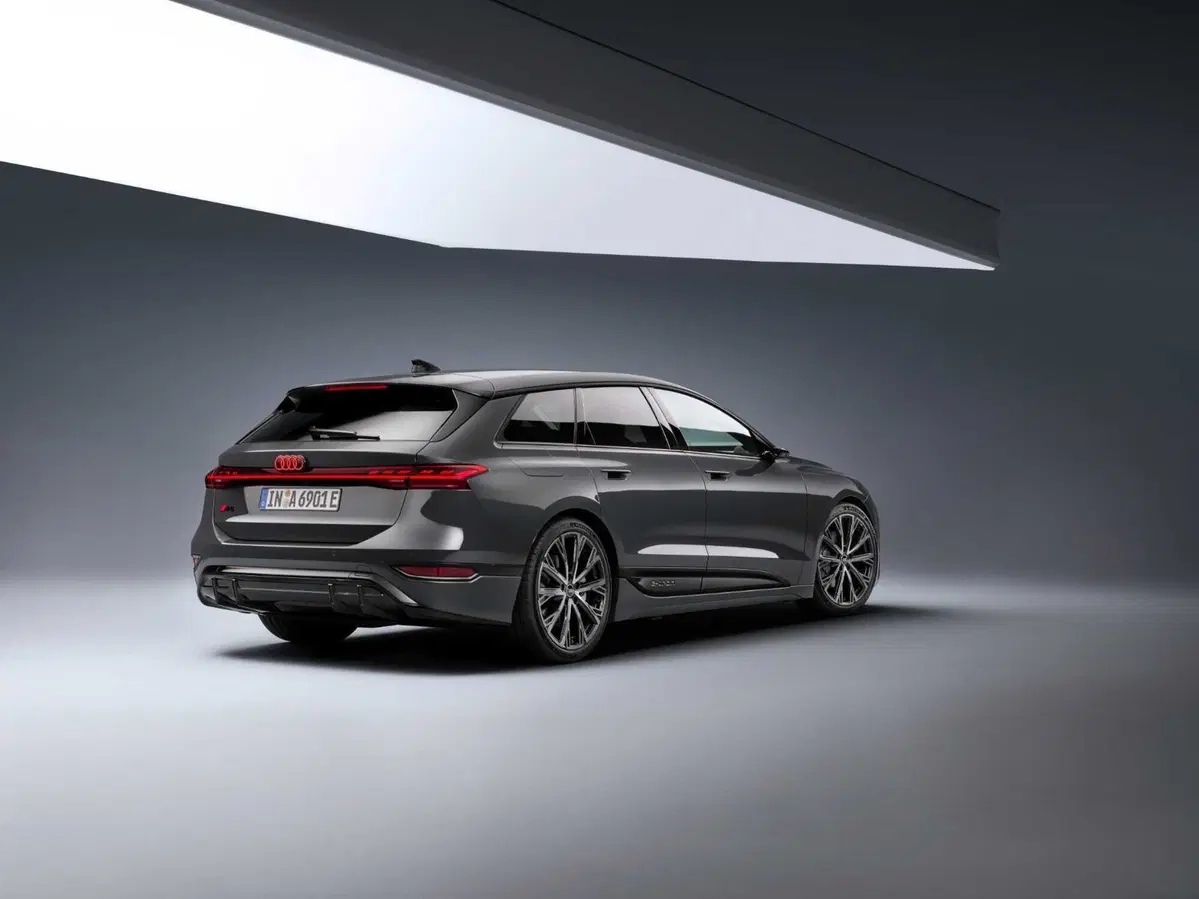 Audi A6 e-tron: arriva l'elettrica Sportback e familiare con piattaforma PPE