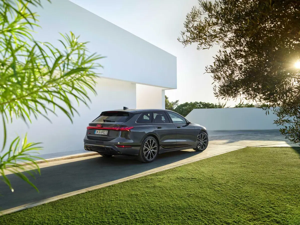 Audi A6 e-tron: arriva l'elettrica Sportback e familiare con piattaforma PPE (15)