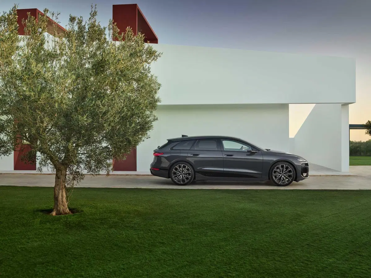 Audi A6 e-tron: arriva l'elettrica Sportback e familiare con piattaforma PPE (17)