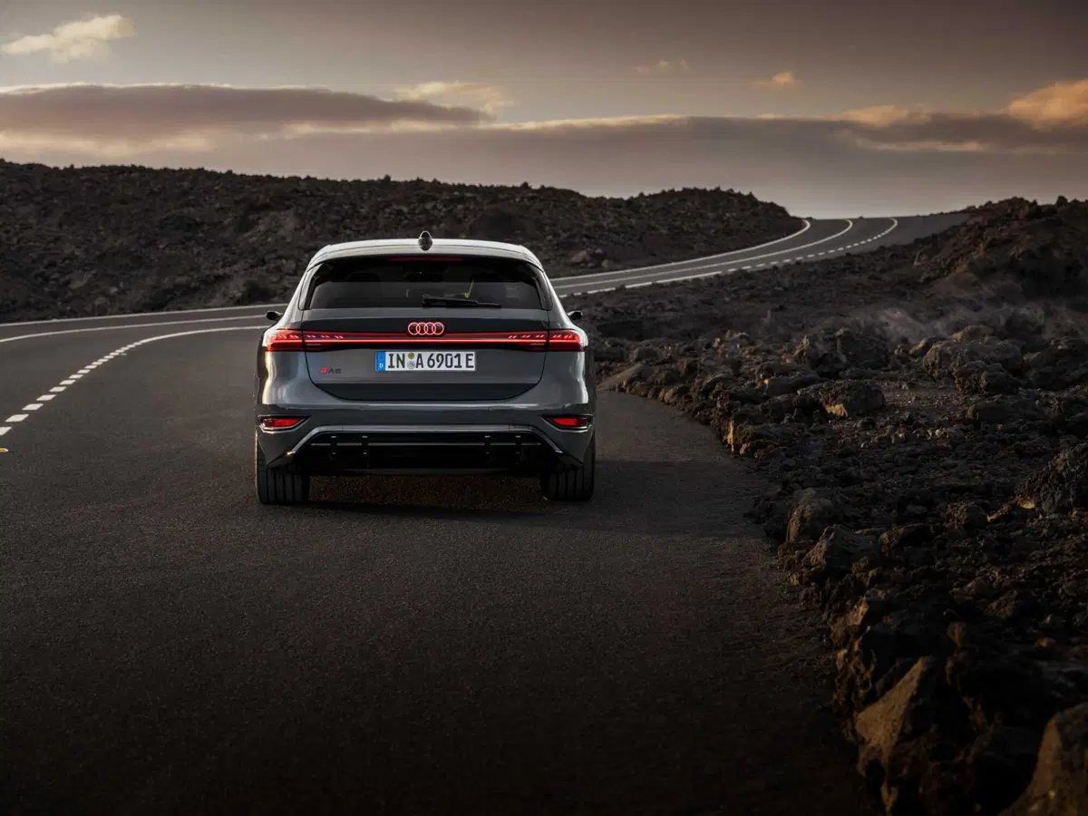 Audi A6 e-tron: arriva l'elettrica Sportback e familiare con piattaforma PPE (26)