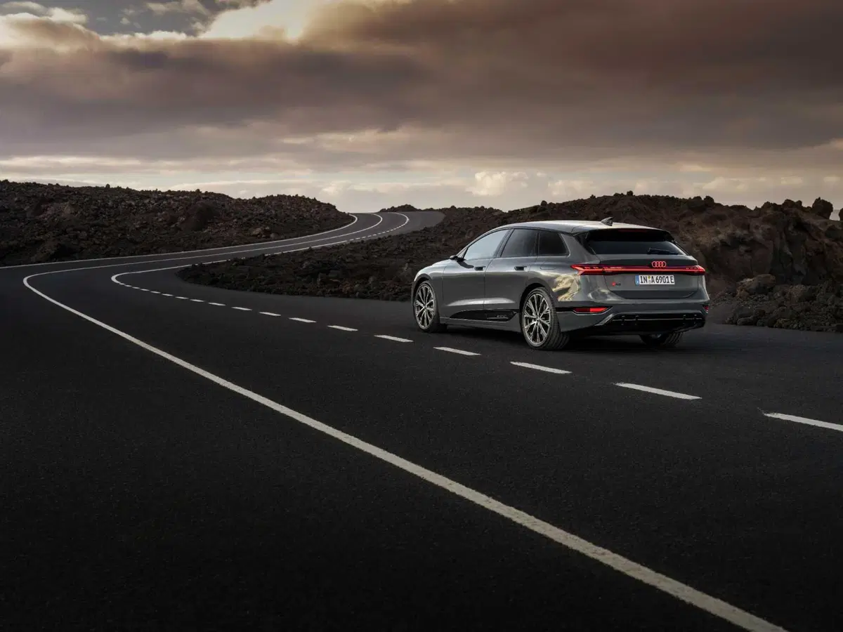 Audi A6 e-tron: arriva l'elettrica Sportback e familiare con piattaforma PPE (27)