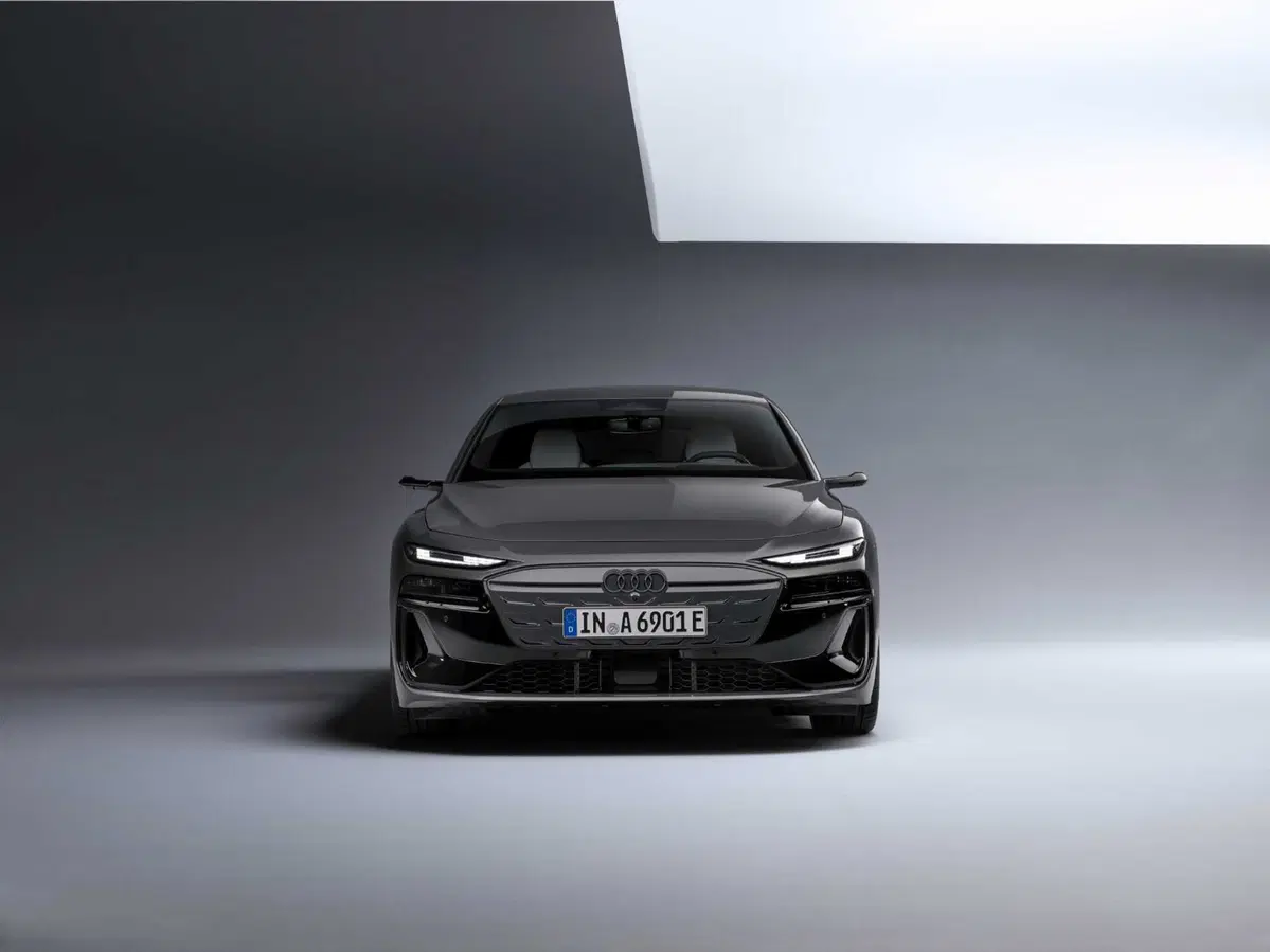 Audi A6 e-tron: arriva l'elettrica Sportback e familiare con piattaforma PPE (42)