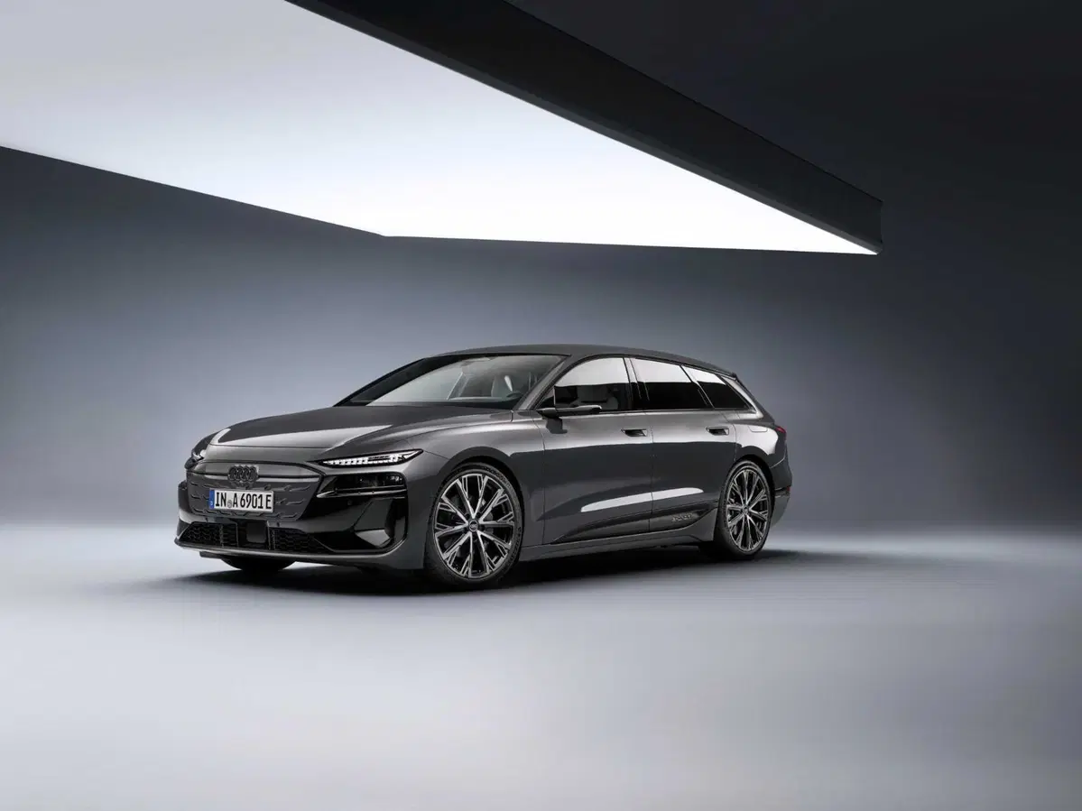 Audi A6 e-tron: arriva l'elettrica Sportback e familiare con piattaforma PPE (44)