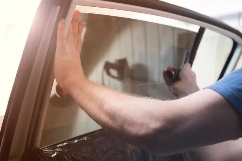 Le pellicole oscuranti sui vetri di un'auto