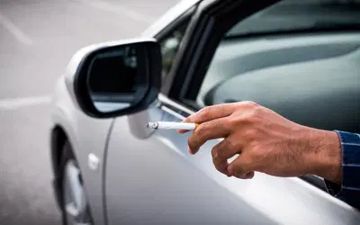 Eliminare l'odore di fumo dall'auto: la guida completa