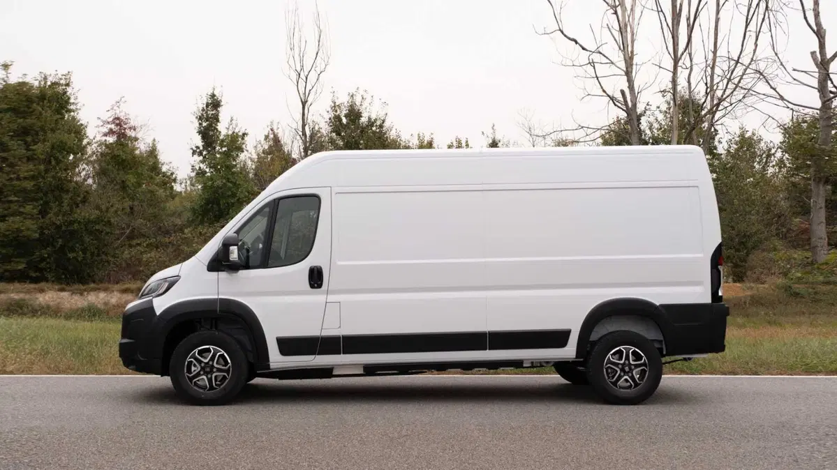 Fiat Ducato Furgone L2H2 2.2 diesel 140cv (5)
