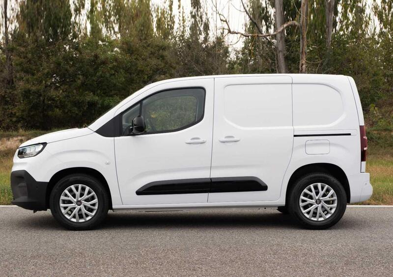 Fiat Doblò Furgone (2022-->>) (4)