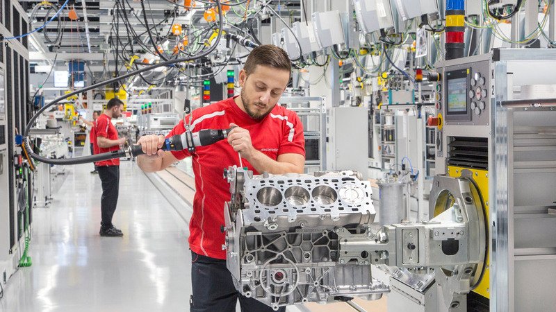 Porsche: inaugurato il nuovo polo per la produzione dei nuovi motori V8