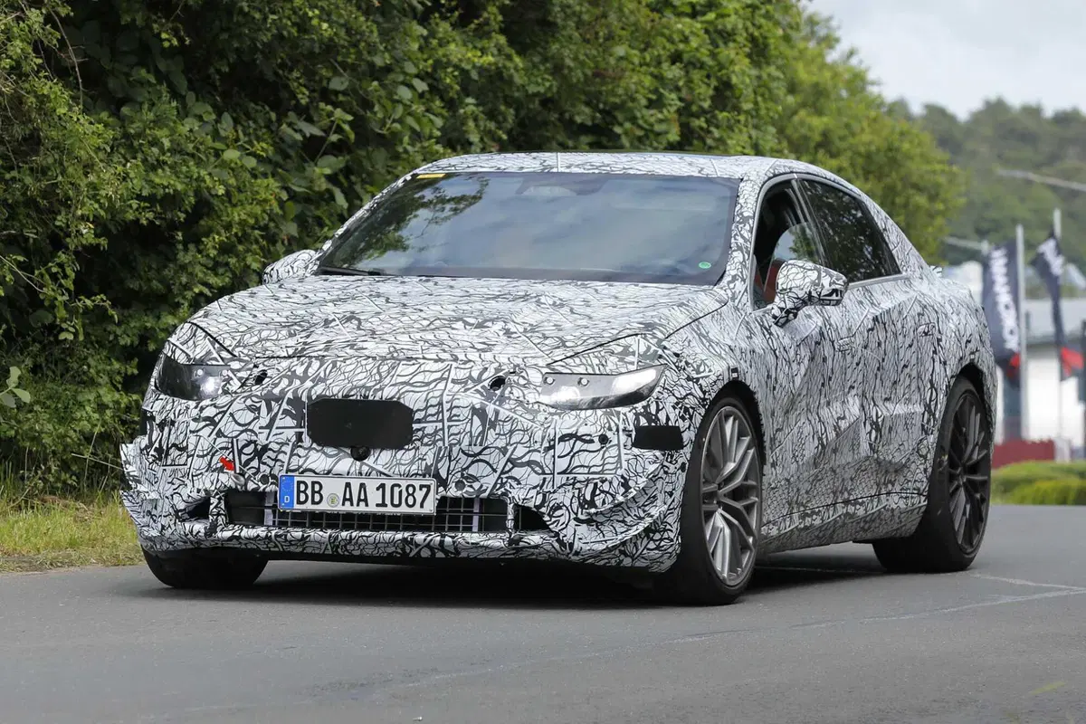 Mercedes AMG Classe C: avvistata la prima elettrica | Foto Spia (2)