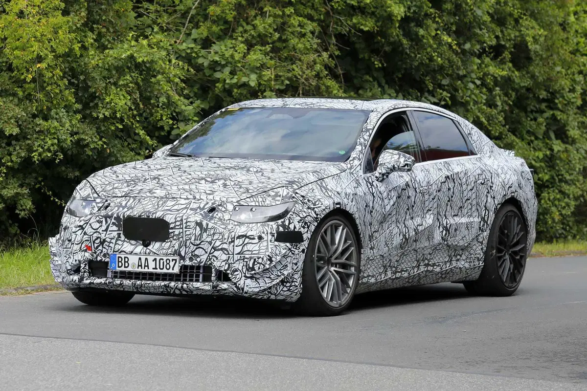 Mercedes AMG Classe C: avvistata la prima elettrica | Foto Spia (3)