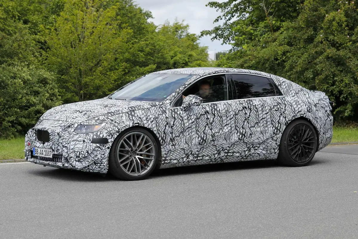 Mercedes AMG Classe C: avvistata la prima elettrica | Foto Spia (4)