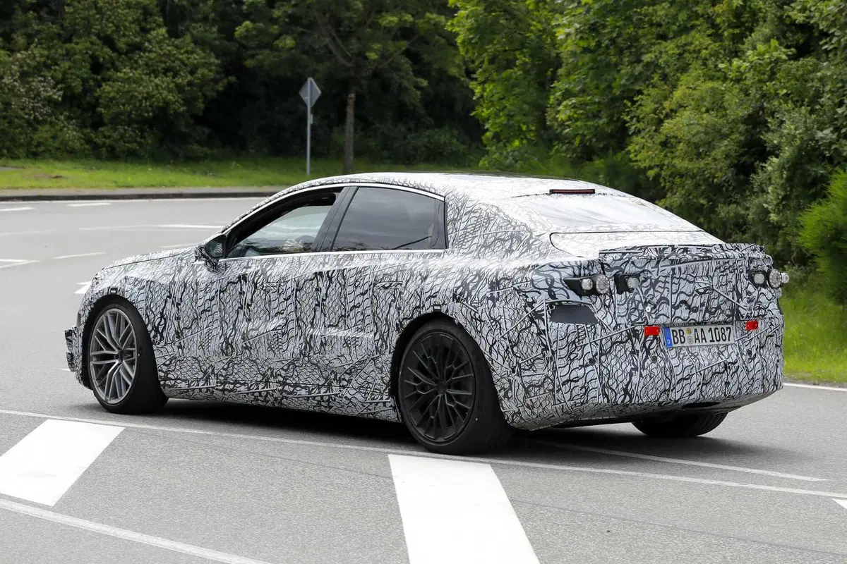 Mercedes AMG Classe C: avvistata la prima elettrica | Foto Spia (6)