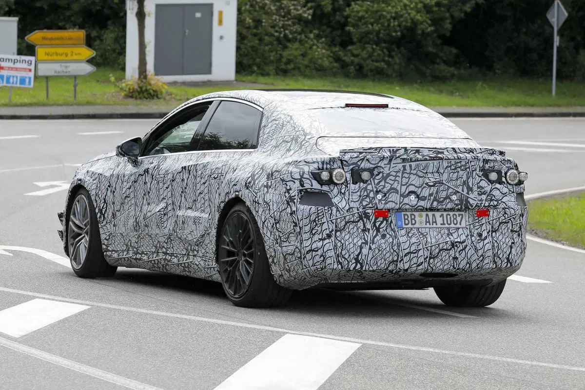 Mercedes AMG Classe C: avvistata la prima elettrica | Foto Spia (7)