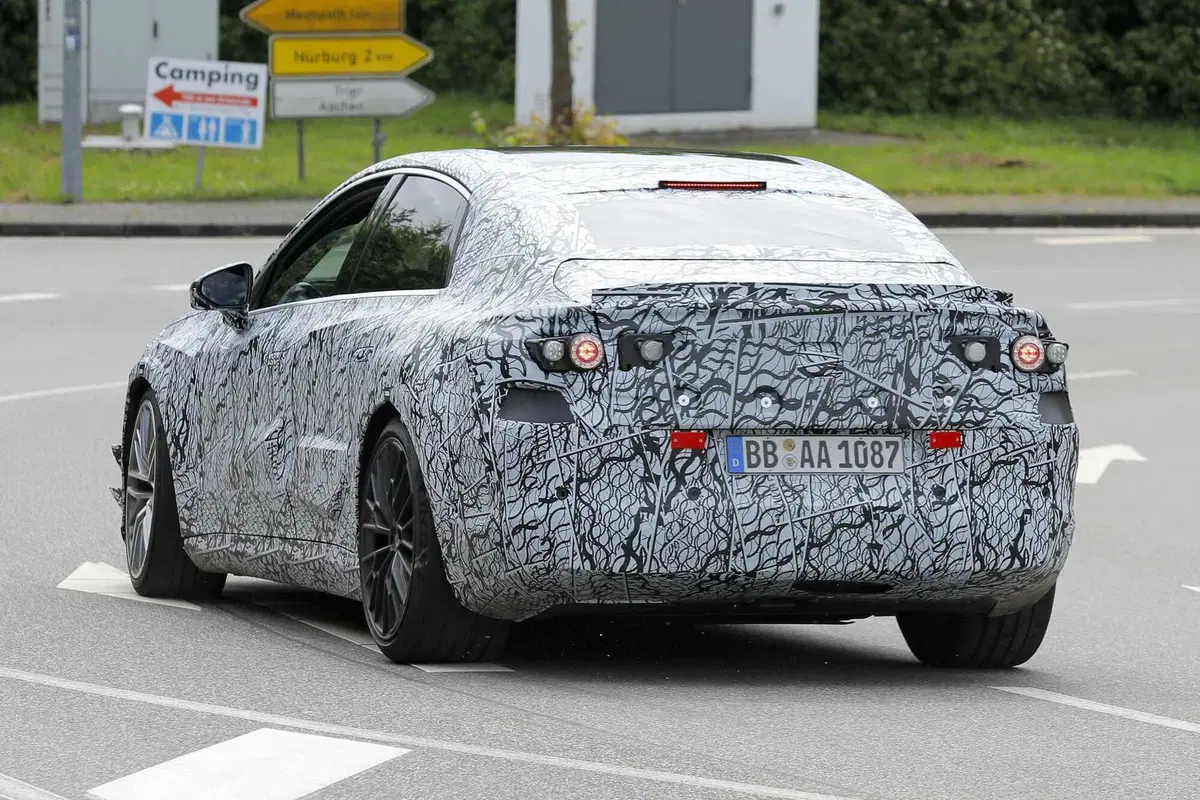 Mercedes AMG Classe C: avvistata la prima elettrica | Foto Spia (8)