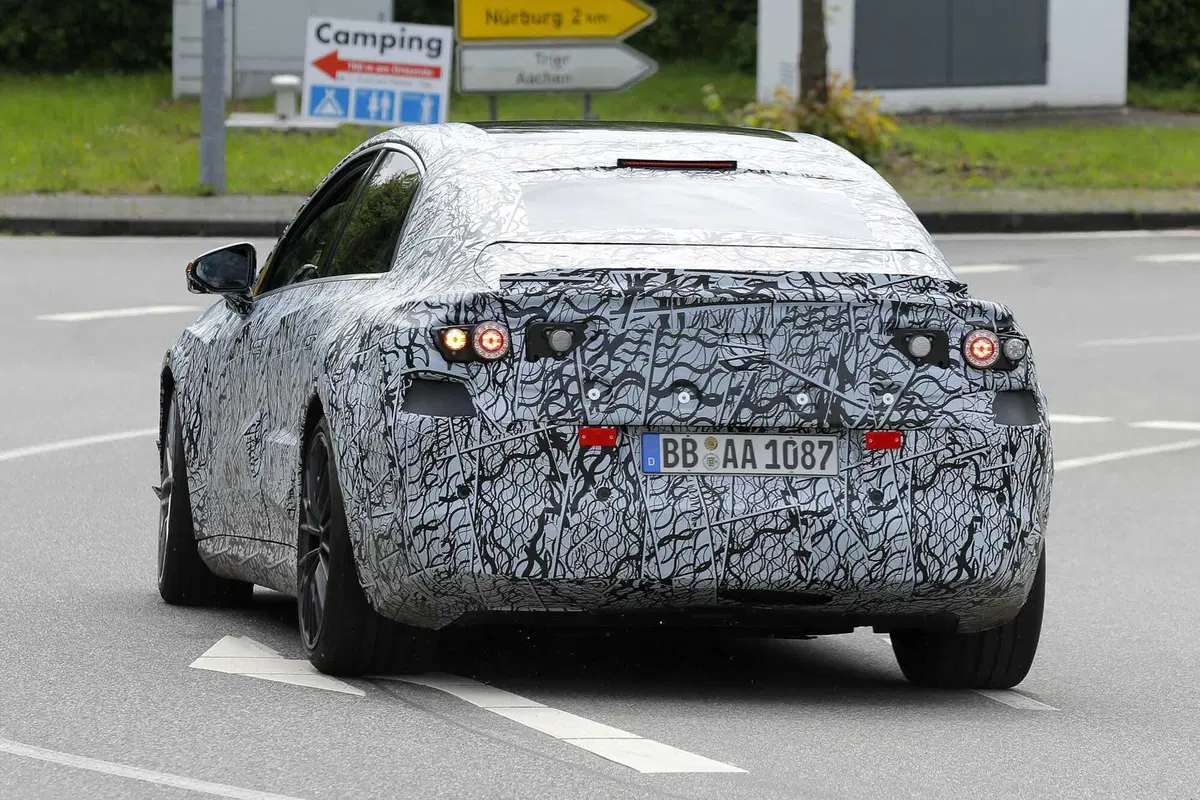 Mercedes AMG Classe C: avvistata la prima elettrica | Foto Spia (9)