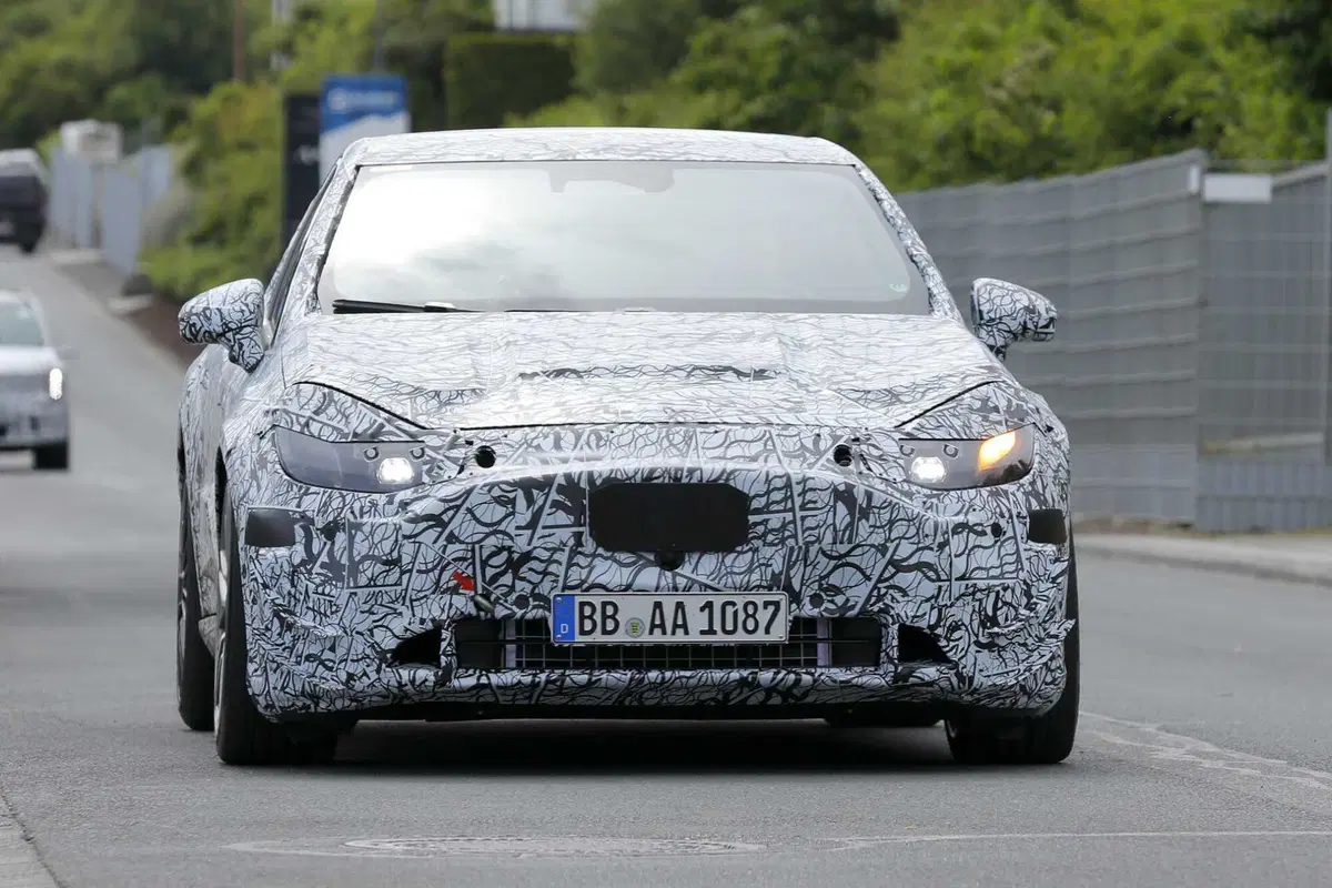 Mercedes AMG Classe C: avvistata la prima elettrica | Foto Spia (10)