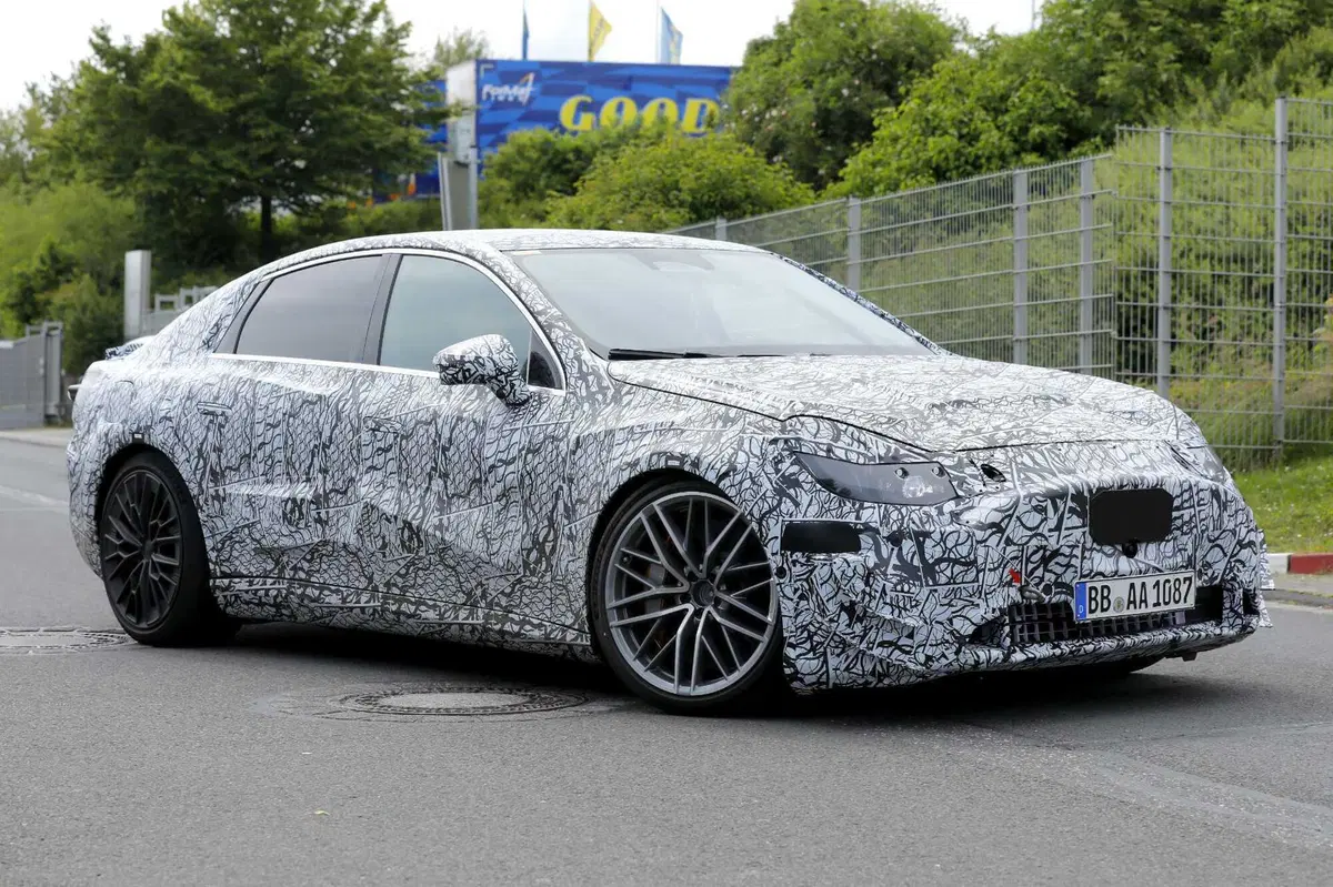 Mercedes AMG Classe C: avvistata la prima elettrica | Foto Spia (11)