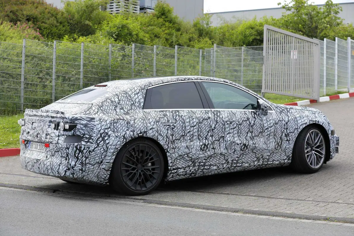 Mercedes AMG Classe C: avvistata la prima elettrica | Foto Spia (12)