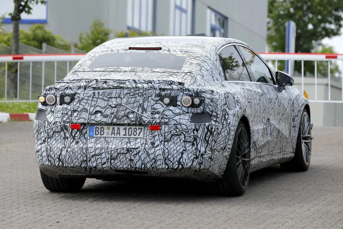Mercedes AMG Classe C: avvistata la prima elettrica | Foto Spia (13)