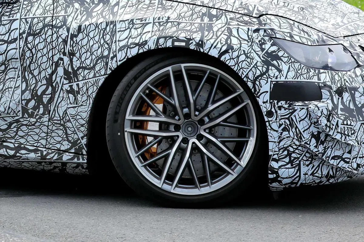 Mercedes AMG Classe C: avvistata la prima elettrica | Foto Spia (14)