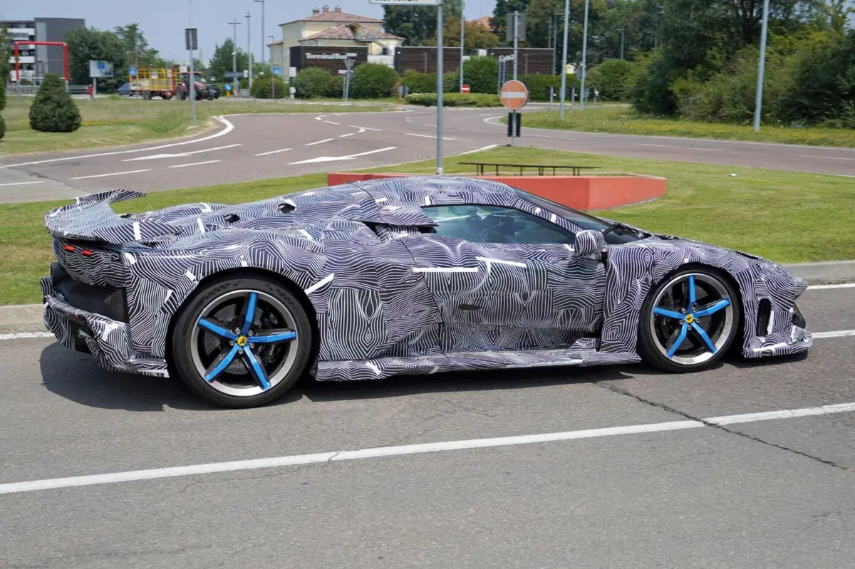 Ferrari F250: scopriamo le forme della nuova supercar | Foto Spia (2)