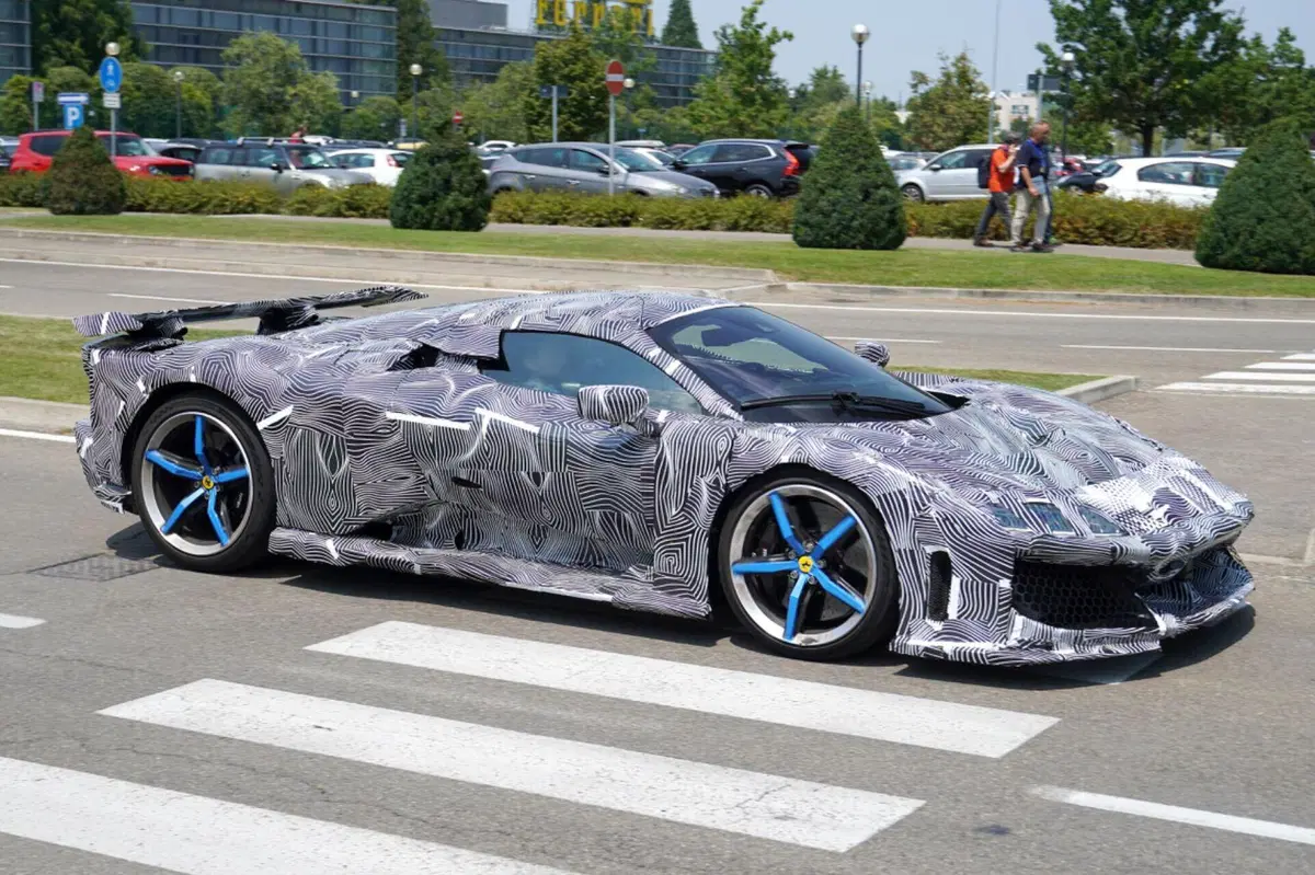 Ferrari F250: scopriamo le forme della nuova supercar | Foto Spia (3)