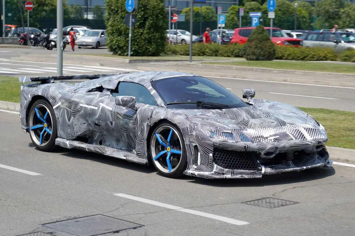 Ferrari F250: scopriamo le forme della nuova supercar | Foto Spia (4)
