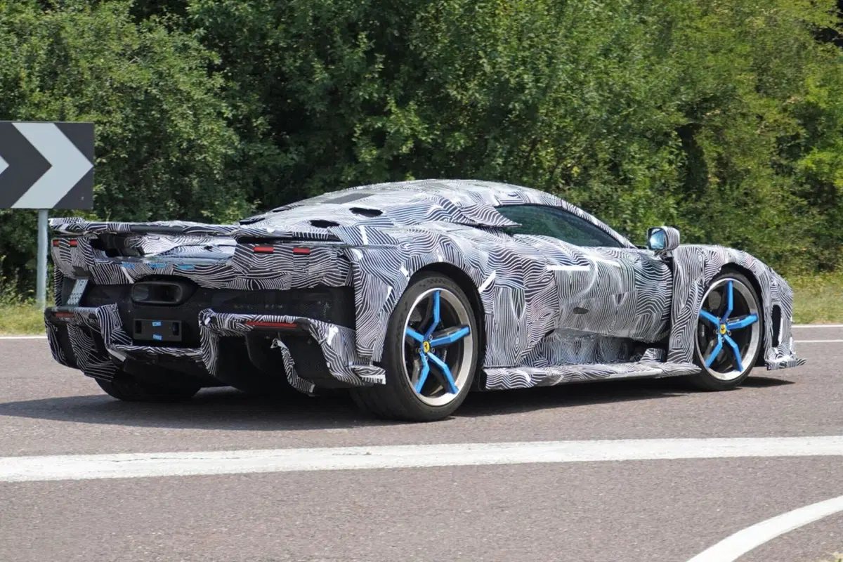 Ferrari F250: scopriamo le forme della nuova supercar | Foto Spia (6)