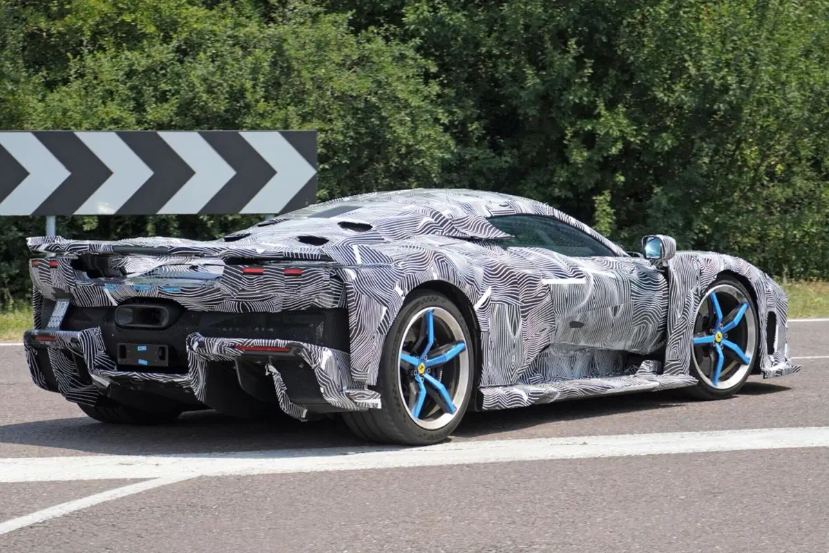 Ferrari F250: scopriamo le forme della nuova supercar | Foto Spia (7)