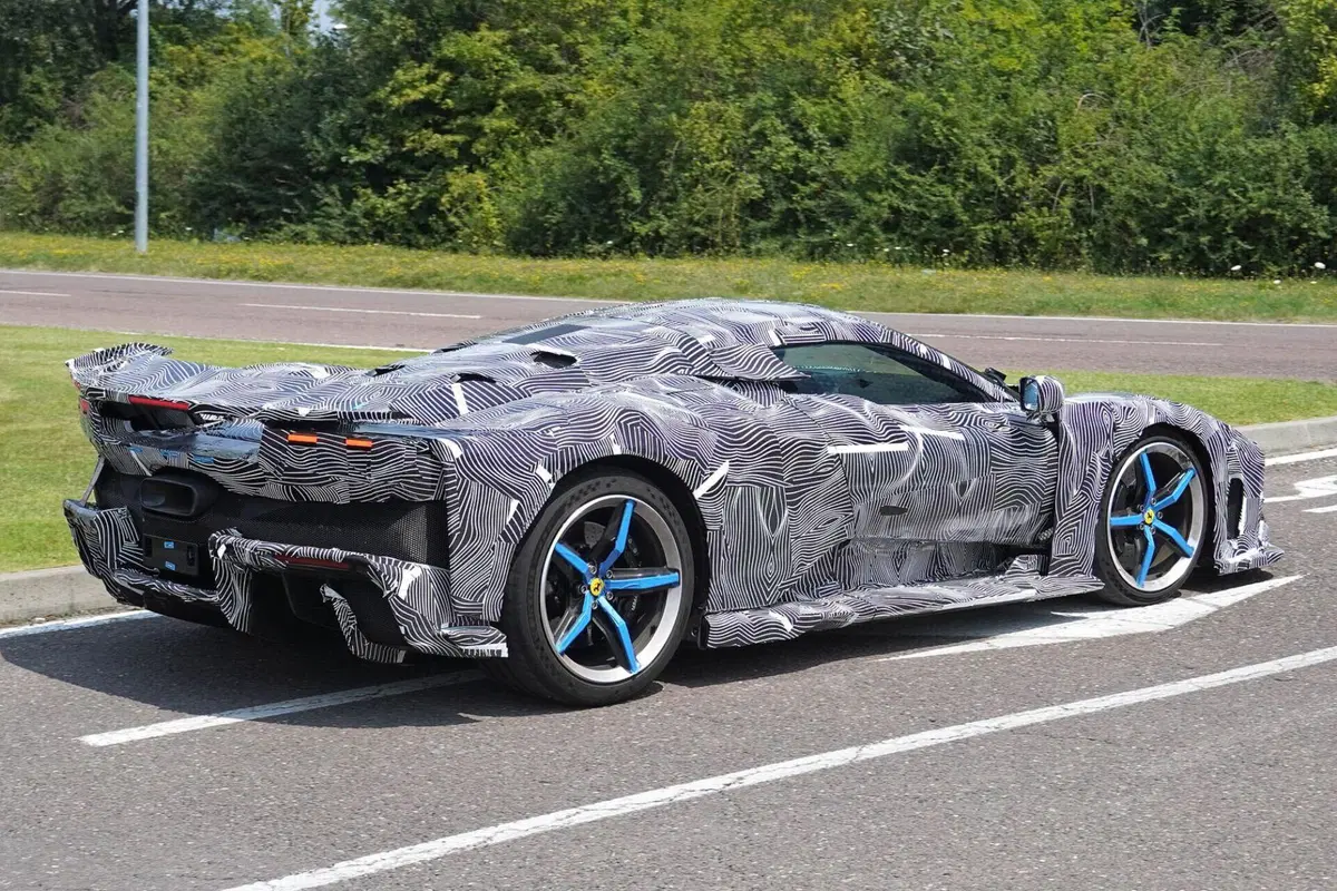 Ferrari F250: scopriamo le forme della nuova supercar | Foto Spia (8)