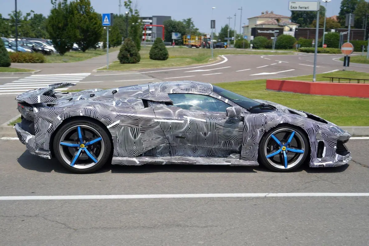 Ferrari F250: scopriamo le forme della nuova supercar | Foto Spia (9)