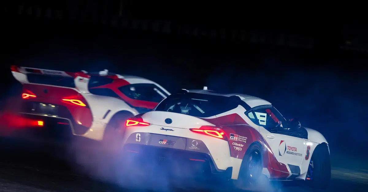 Toyota: fare il drift in tandem &egrave; una faccenda da robot