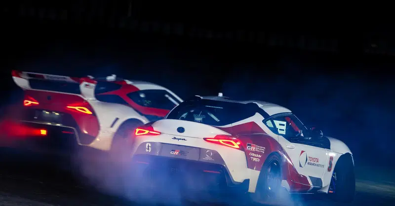 Toyota: fare il drift in tandem &egrave; una faccenda da robot