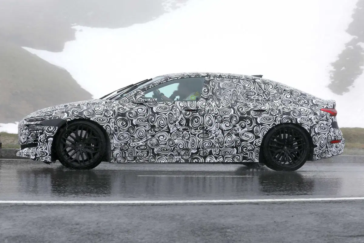 Audi RS 6 e-tron: la versione più potente è 100% elettrica | Foto Spia  (6)