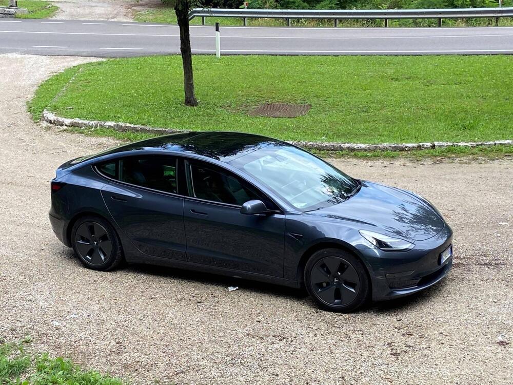 Tesla Model 3 usata a Roma (2)