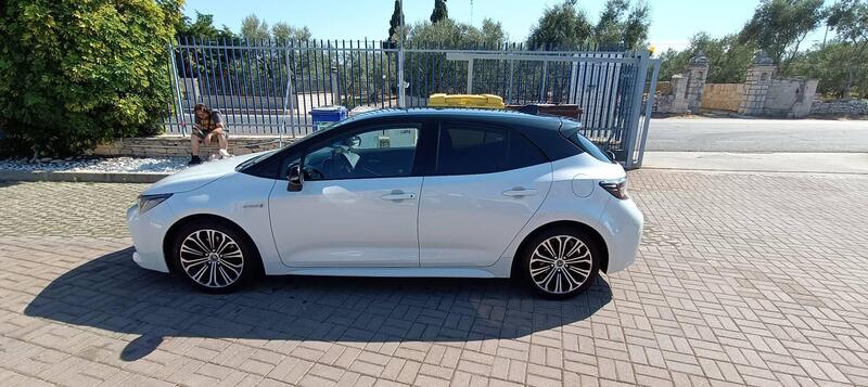 Toyota Corolla 2.0 Hybrid Style  del 2021 usata a Bisceglie