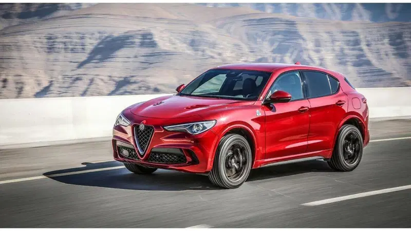 Alfa Stelvio Quadrifoglio 2020: ricordate com'&egrave; finita la sfida di Kimi Raikkonen con la Viper? [VIDEO]