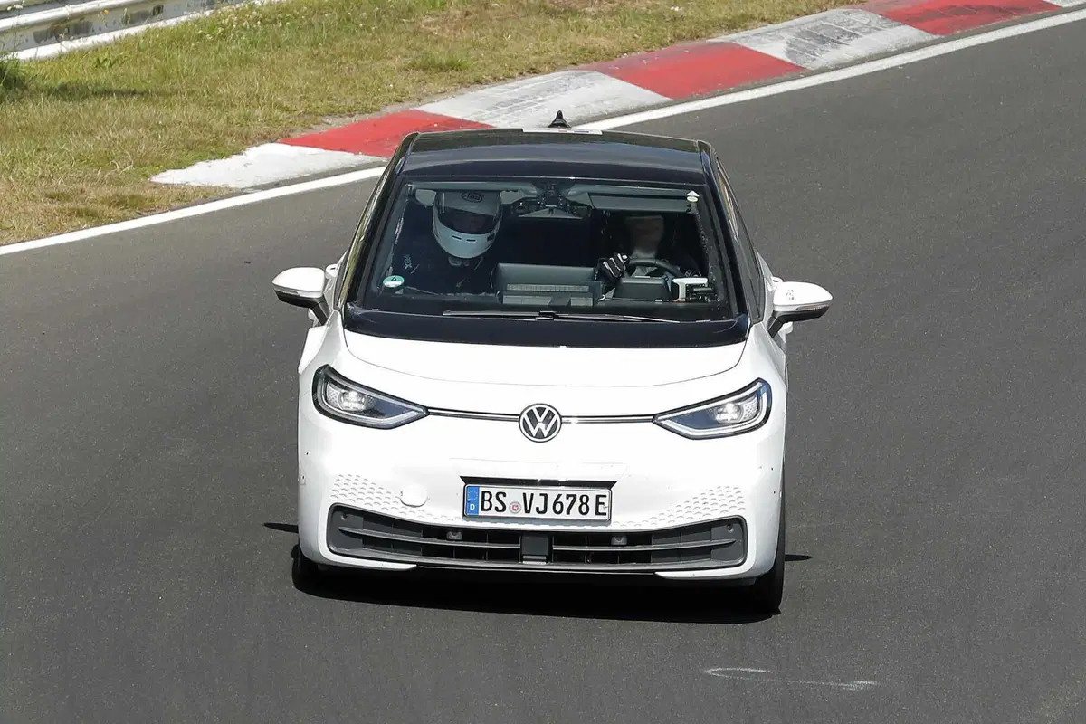 Volkswagen ID.2: l'elettrica da 25.000 euro Made in Germany è in arrivo | Foto Spia (2)