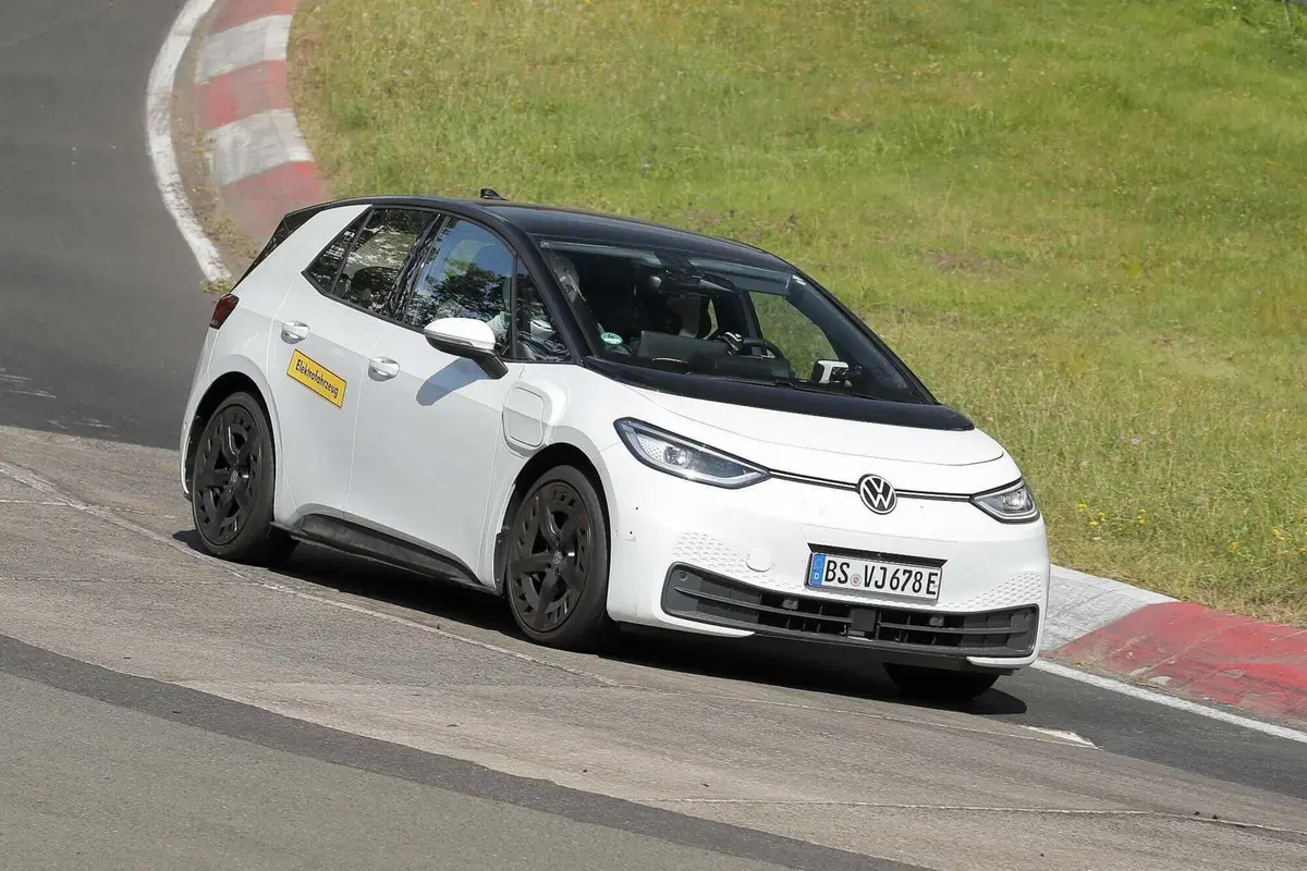 Volkswagen ID.2: l'elettrica da 25.000 euro Made in Germany è in arrivo | Foto Spia (3)