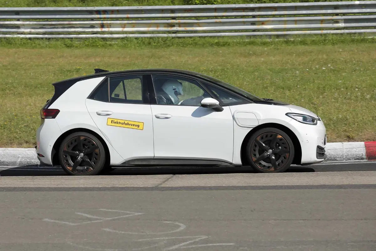 Volkswagen ID.2: l'elettrica da 25.000 euro Made in Germany è in arrivo | Foto Spia (5)