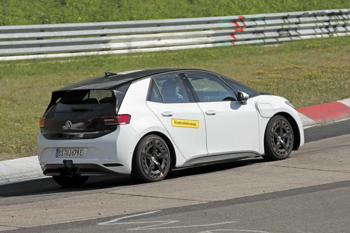 Volkswagen ID.2: l'elettrica da 25.000 euro Made in Germany è in arrivo | Foto Spia (8)