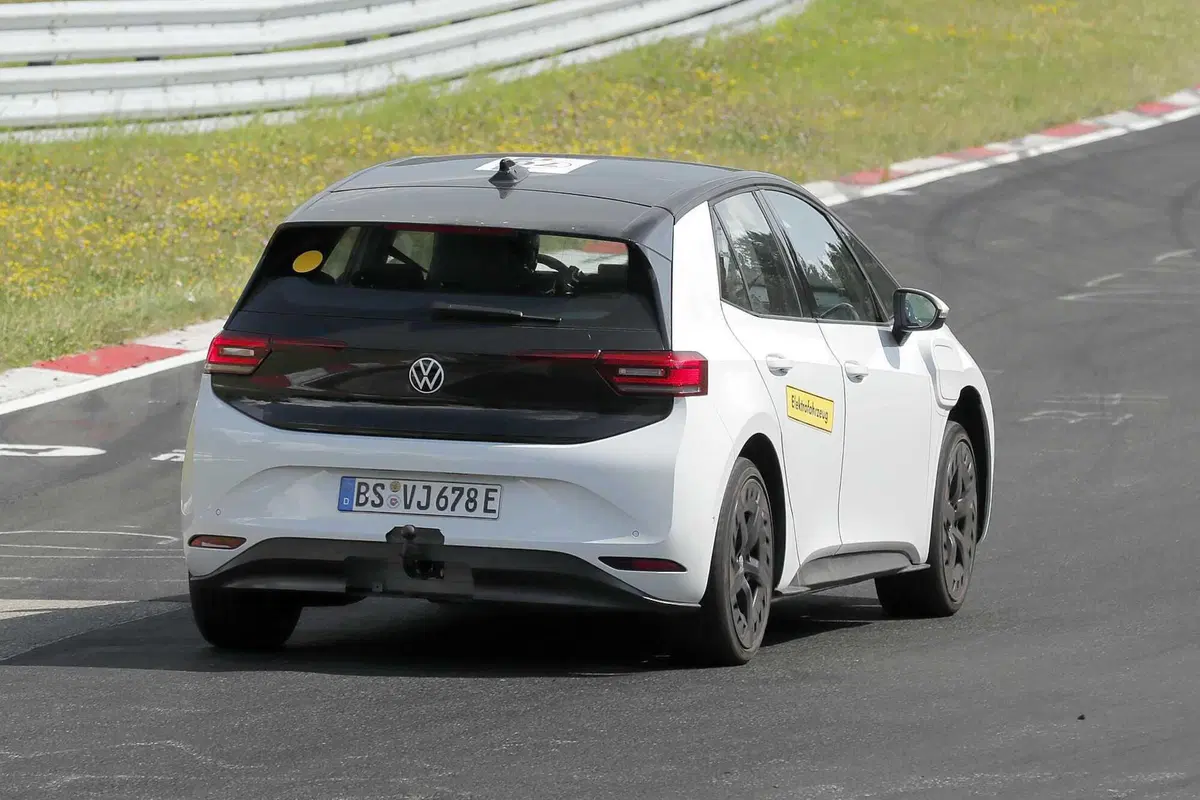 Volkswagen ID.2: l'elettrica da 25.000 euro Made in Germany è in arrivo | Foto Spia (10)