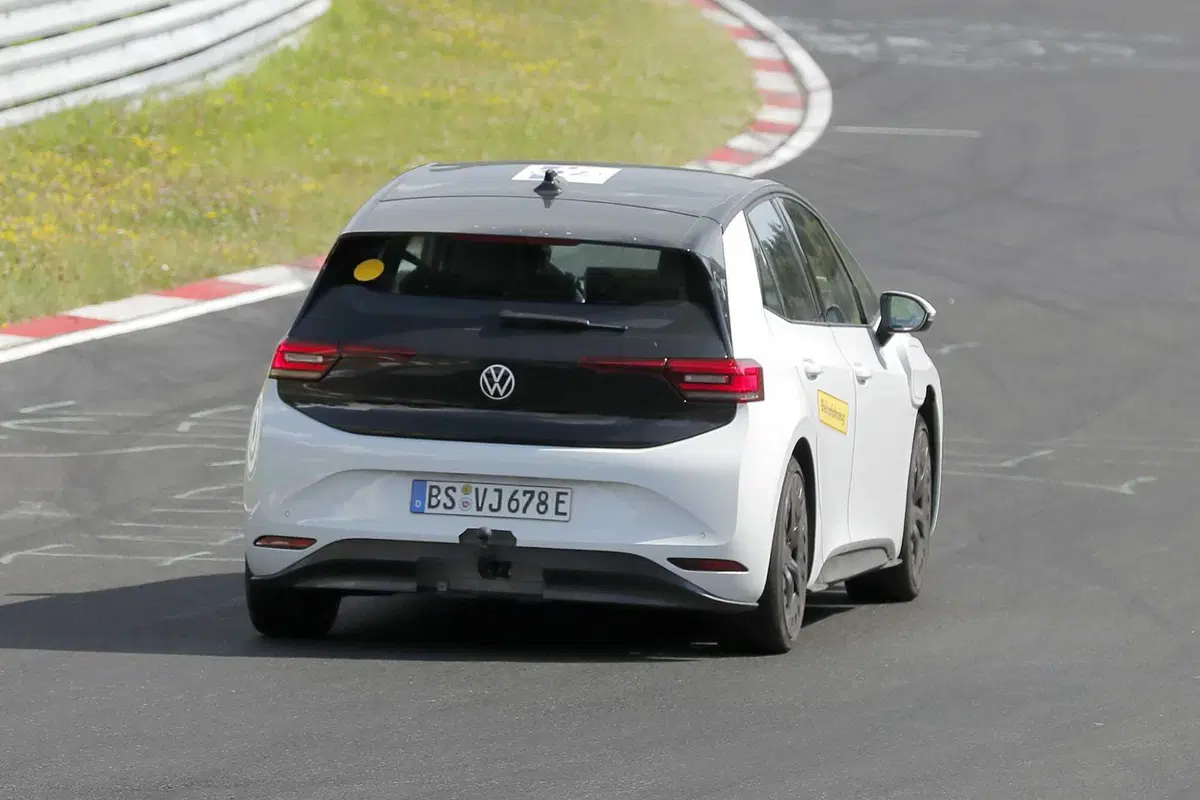 Volkswagen ID.2: l'elettrica da 25.000 euro Made in Germany è in arrivo | Foto Spia (11)