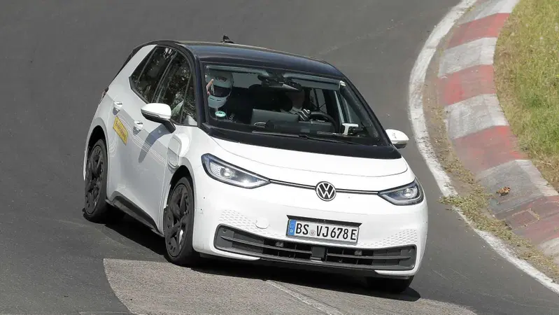 Volkswagen ID.2: l'elettrica da 25.000 euro Made in Germany &egrave; in arrivo | Foto Spia