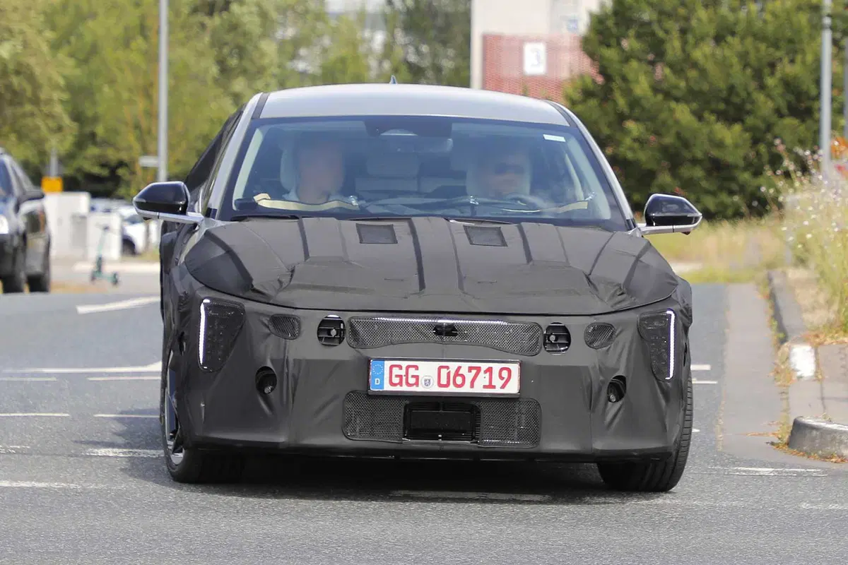 KIA Ceed: tutta nuova, arriva l'anti-Golf delle compatte | Foto Spia (2)