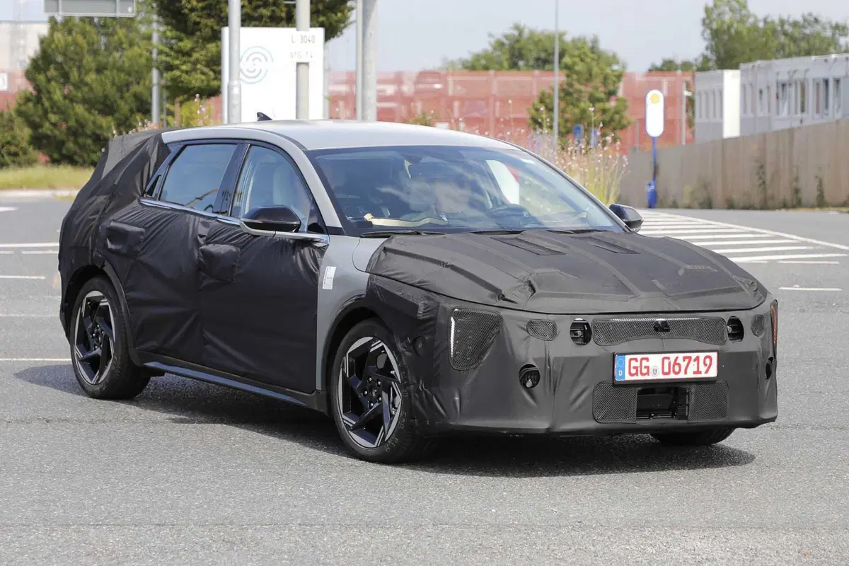 KIA Ceed: tutta nuova, arriva l'anti-Golf delle compatte | Foto Spia (5)
