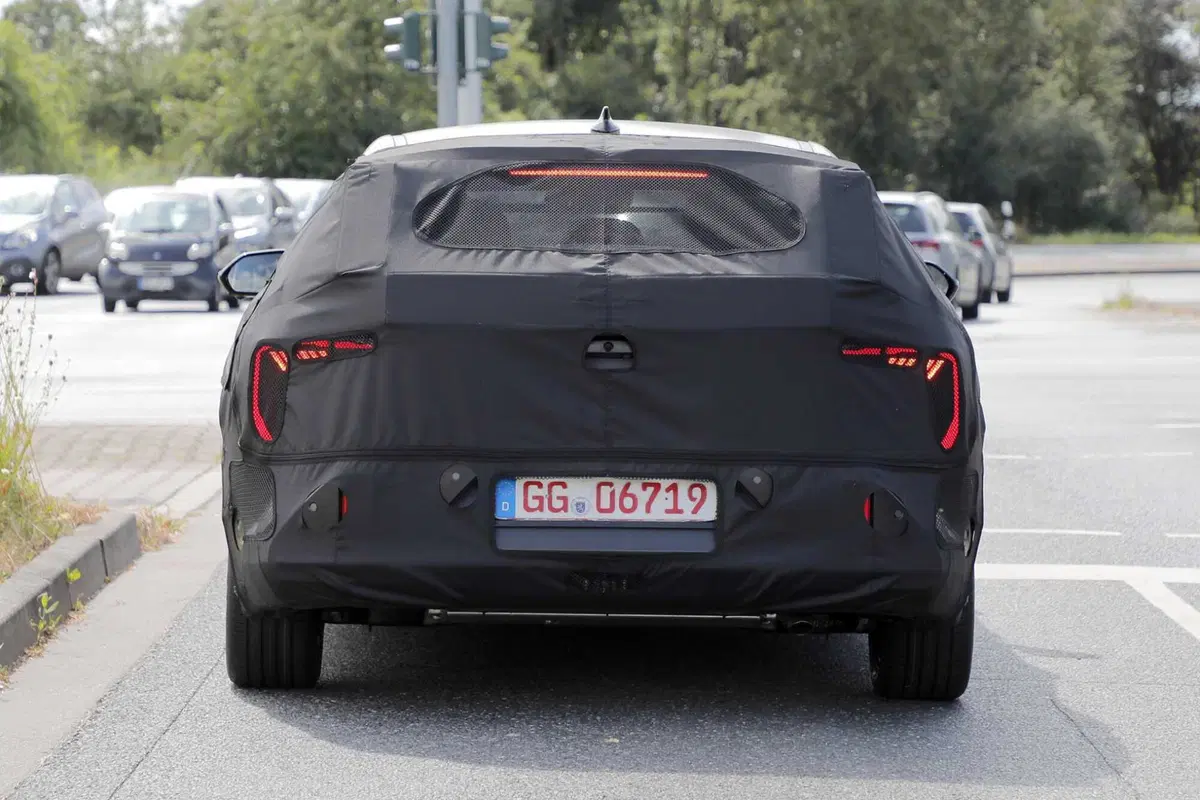 KIA Ceed: tutta nuova, arriva l'anti-Golf delle compatte | Foto Spia (13)