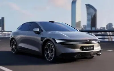Zeekr: nuove batterie LFP e aggiornamenti per le 007 e 001