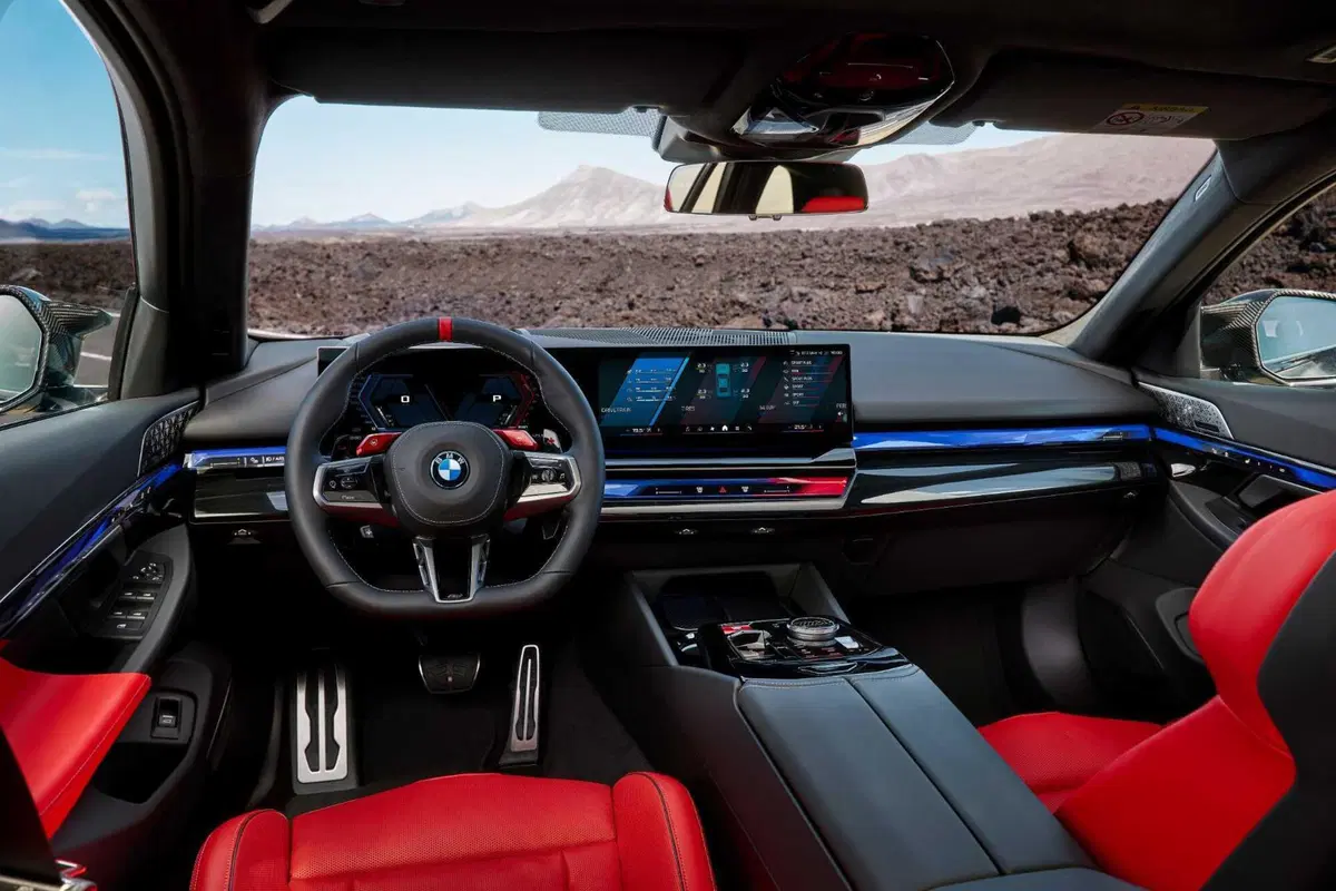 BMW M5 Touring: arriva la plug-in da 727 CV peso massimo da 2.475 kg (6)